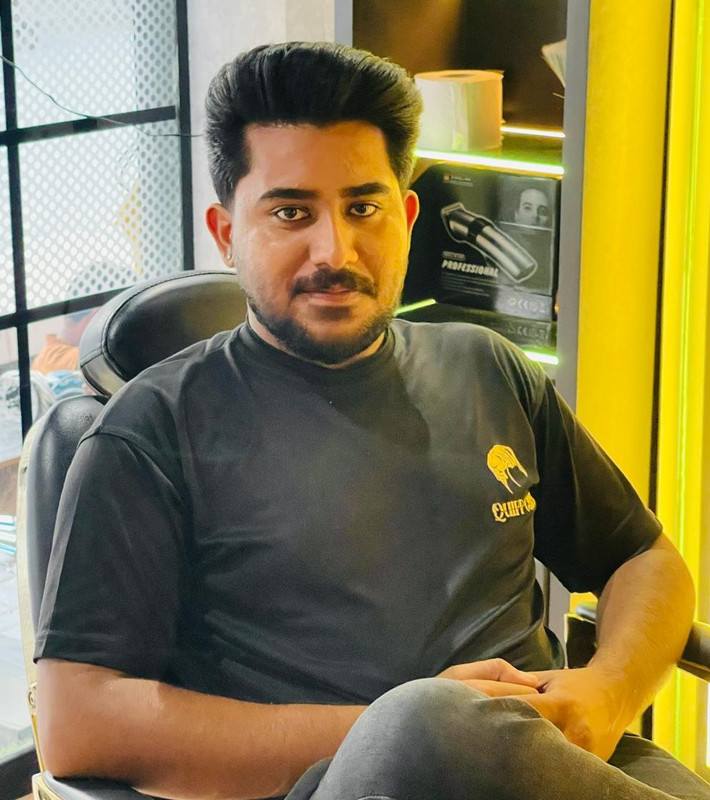 Mudasir, barber